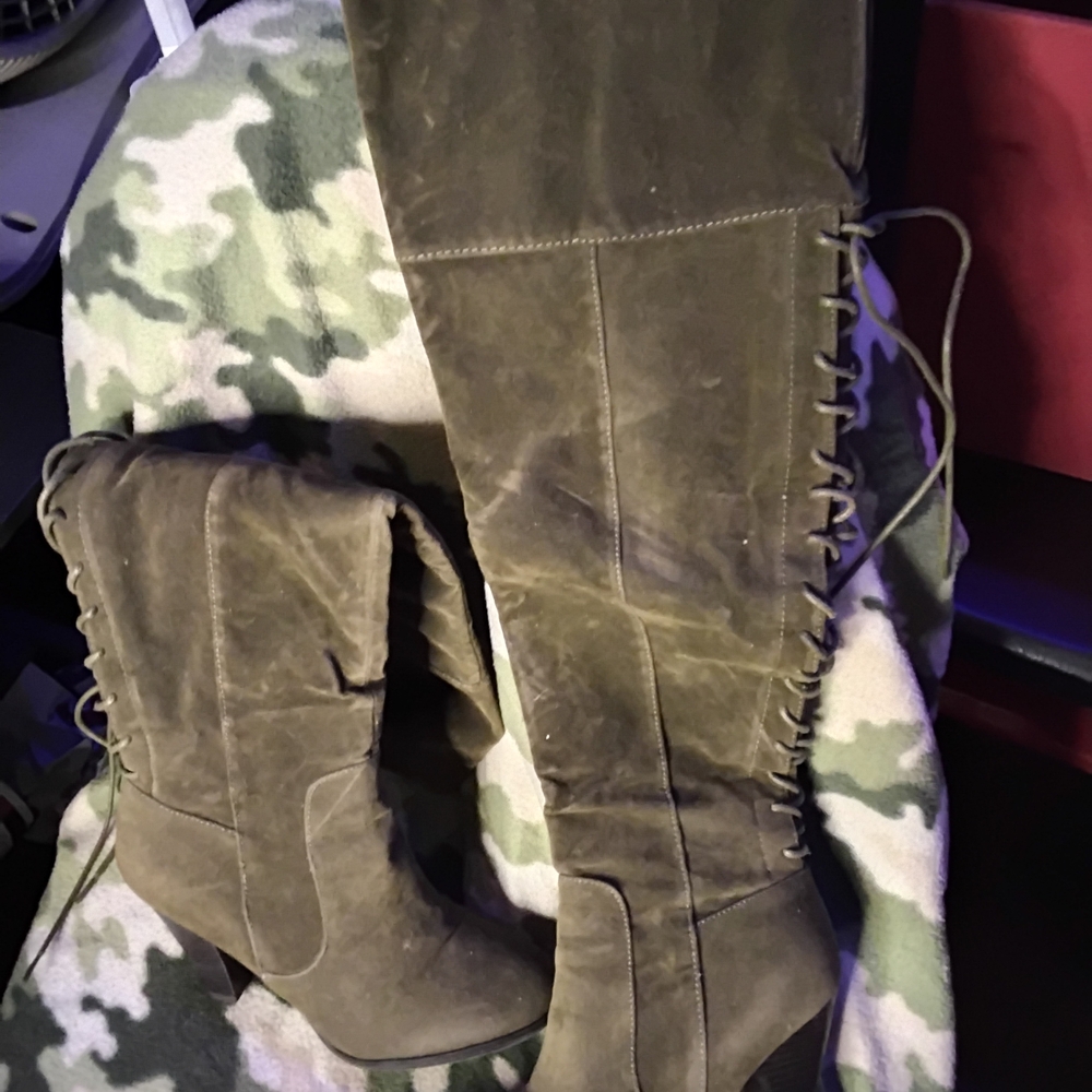 Women's Knee-High Lace-Up Boots